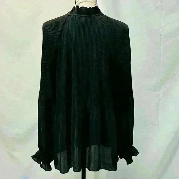 Banana Republic Charcoal Pleat Polyester Long Sleeve Size Medium Blouse - Picture 13 of 16